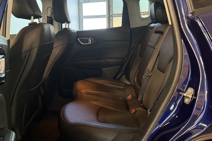 Blå Jeep Compass fra 2021