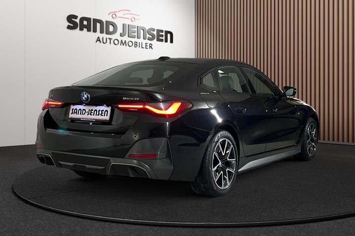 Sort BMW i4 fra 2024