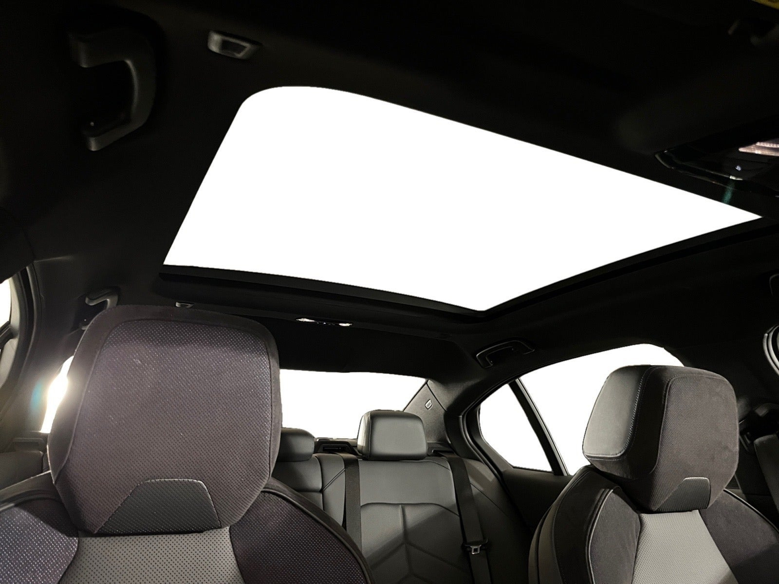 Grå BMW i5 fra 2024