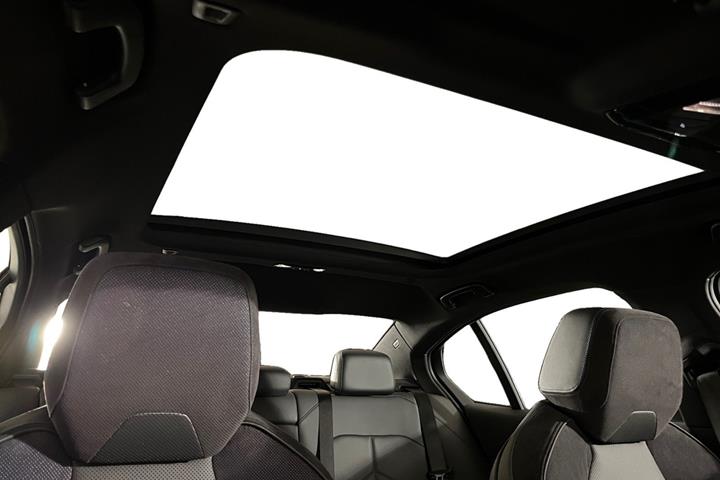 Grå BMW i5 fra 2024