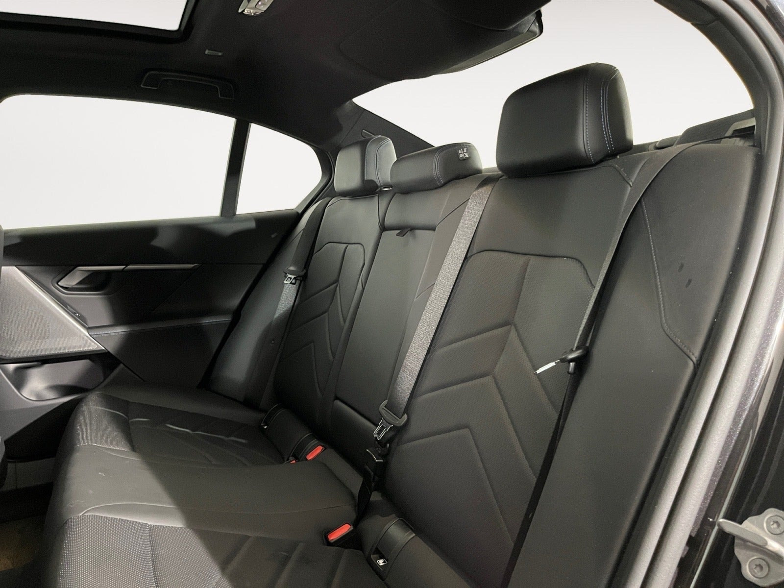 Grå BMW i5 fra 2024