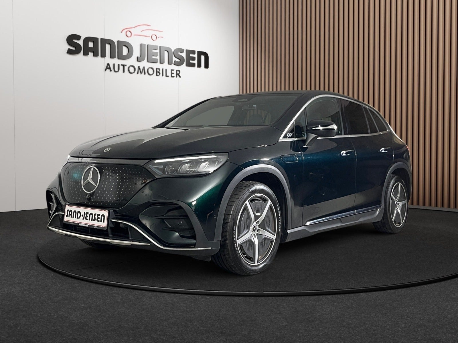 Grøn Mercedes EQE350 SUV fra 2024