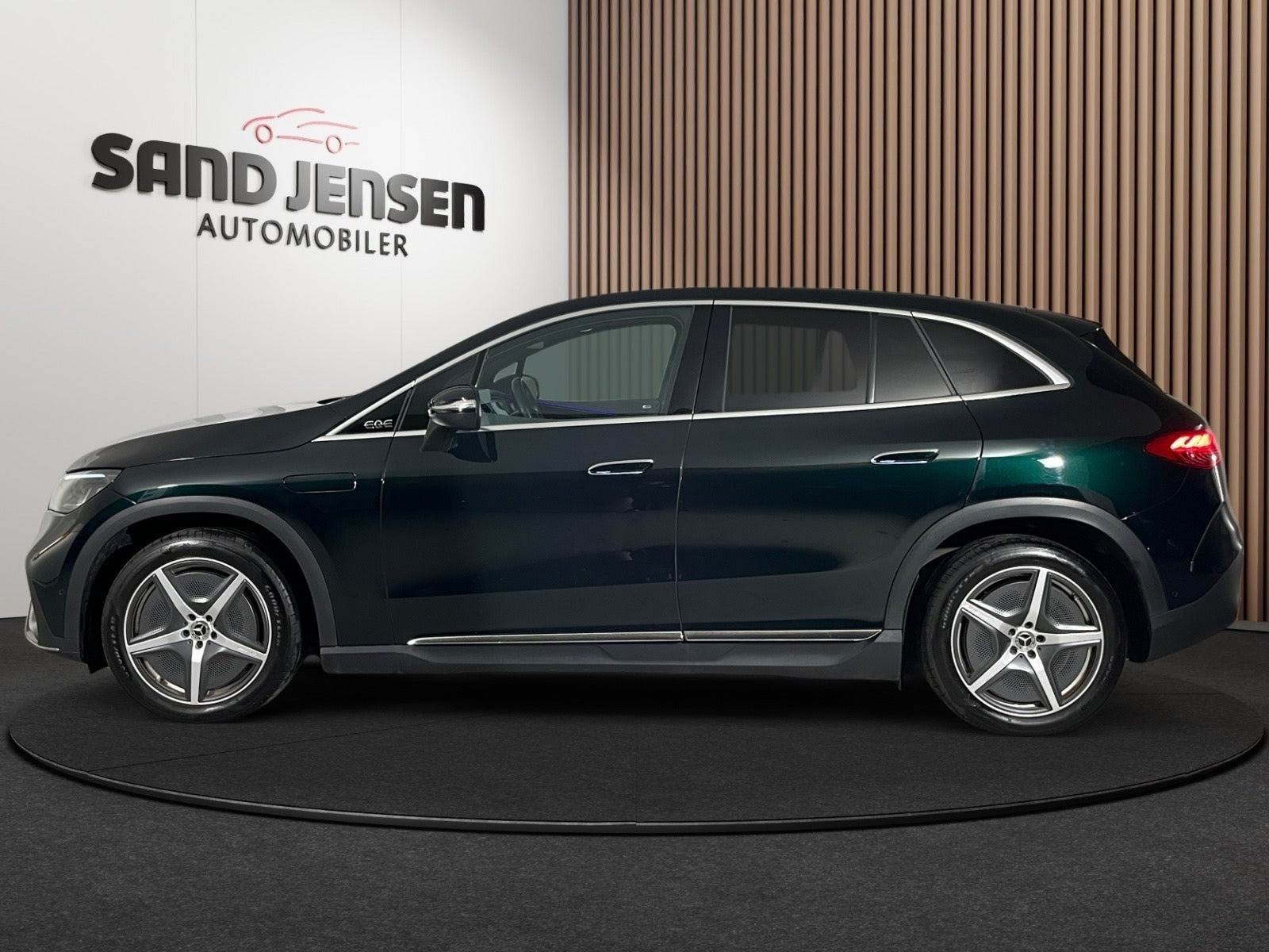 Grøn Mercedes EQE350 SUV fra 2024