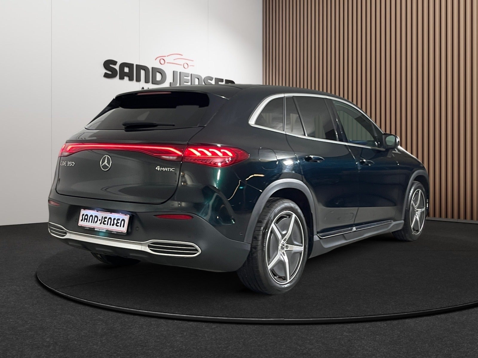 Grøn Mercedes EQE350 SUV fra 2024