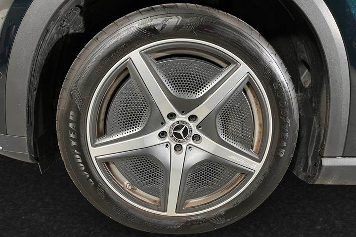 Grøn Mercedes EQE350 SUV fra 2024