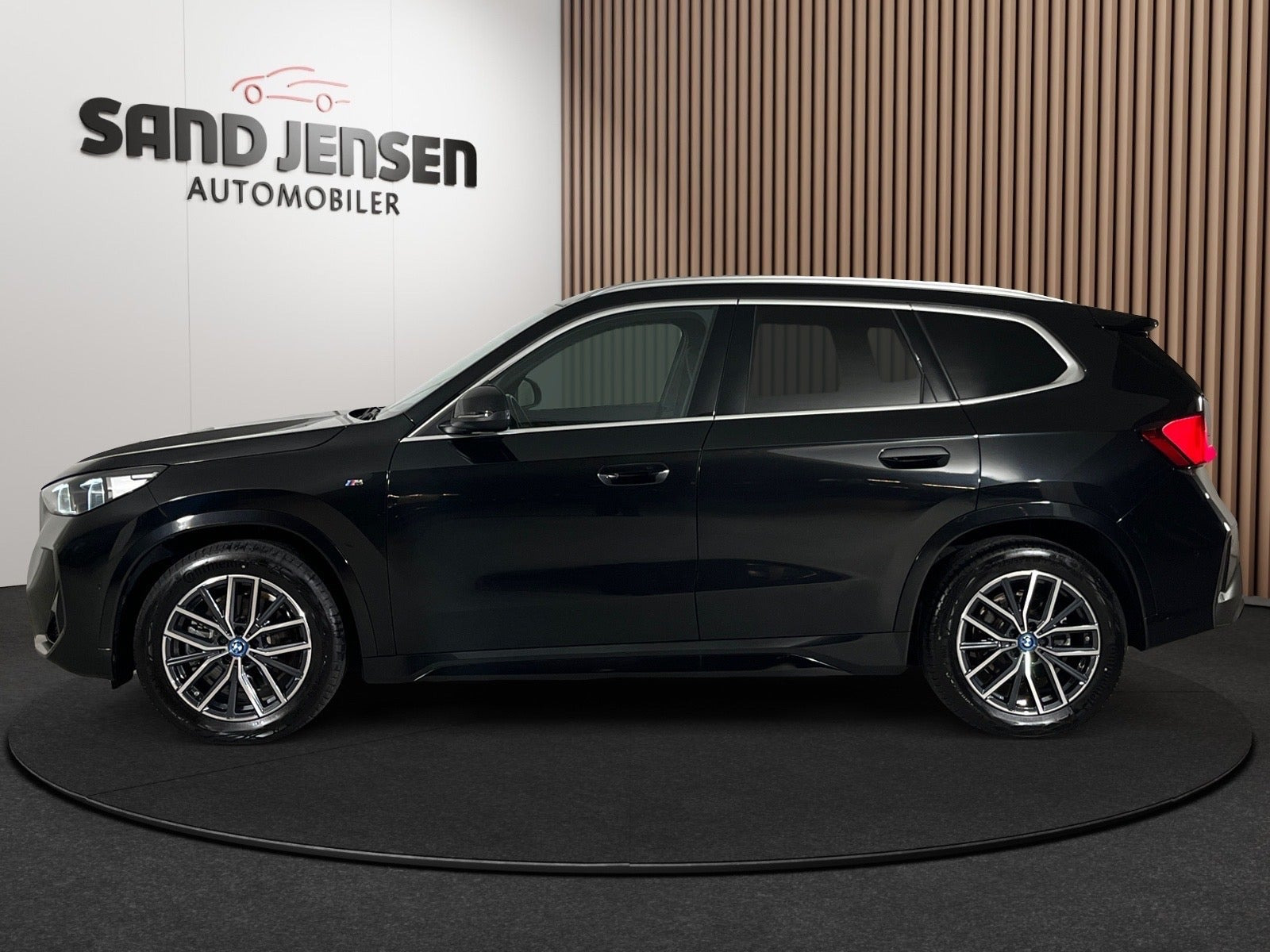 Sort BMW iX1 fra 2024