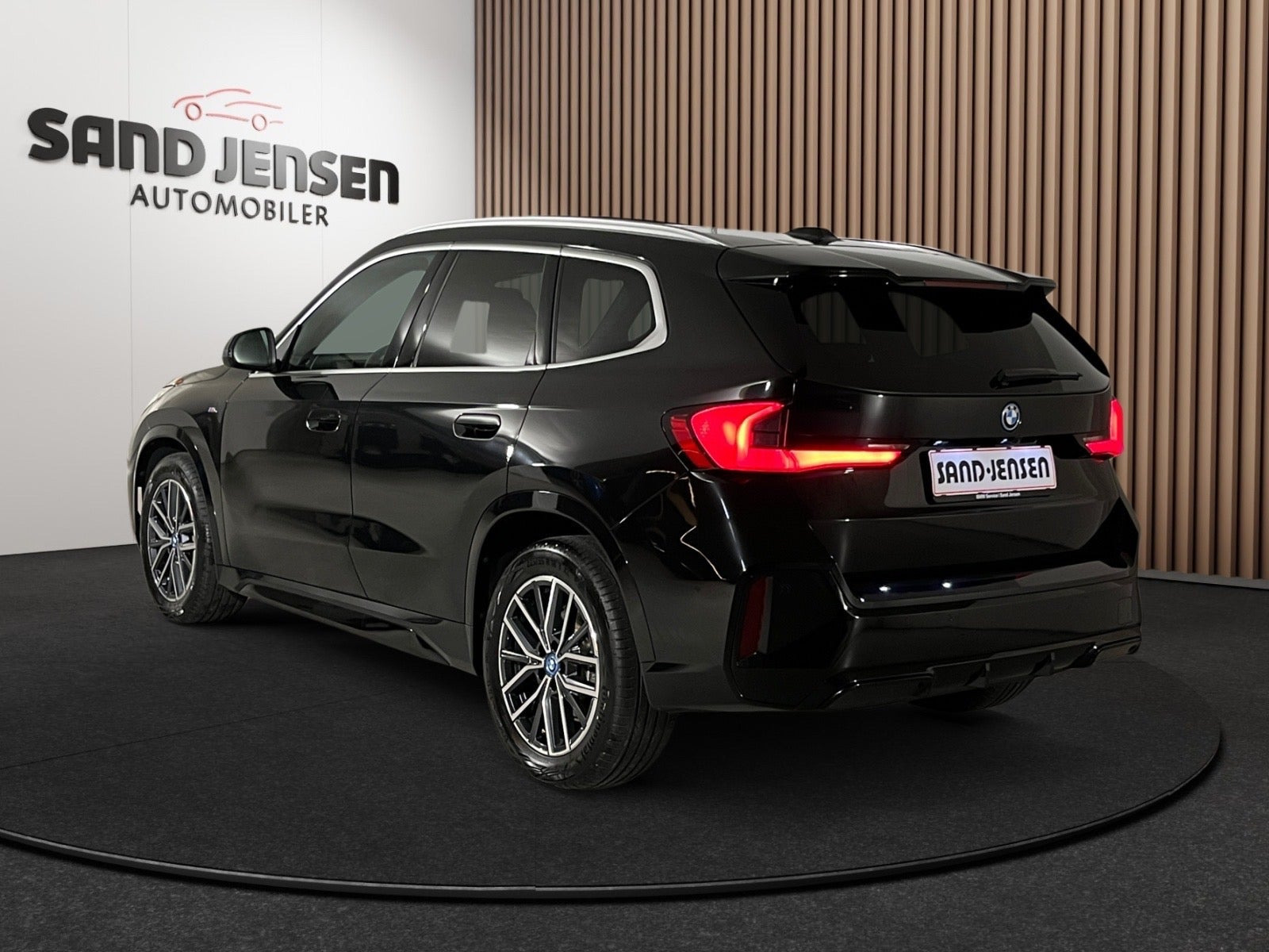 Sort BMW iX1 fra 2024