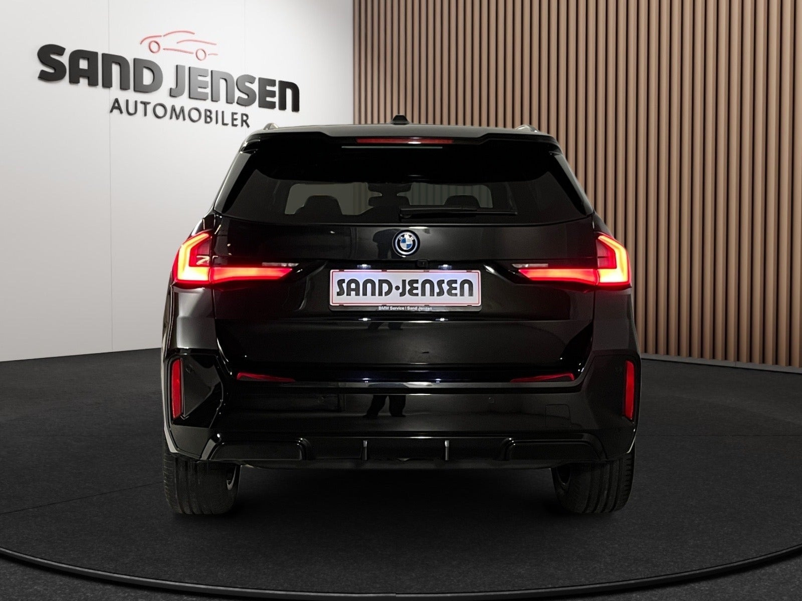 Sort BMW iX1 fra 2024