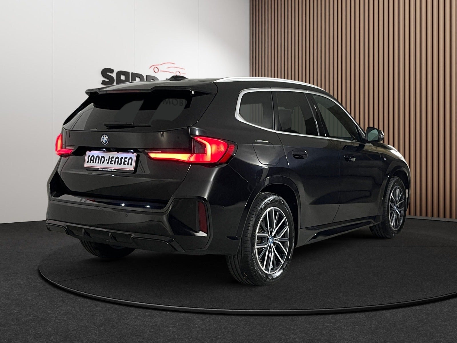 Sort BMW iX1 fra 2024