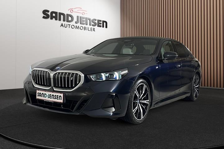 Sort BMW i5 fra 2024