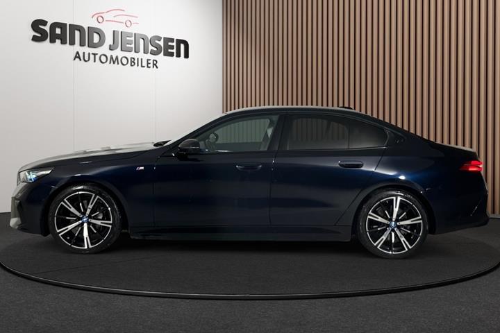 Sort BMW i5 fra 2024