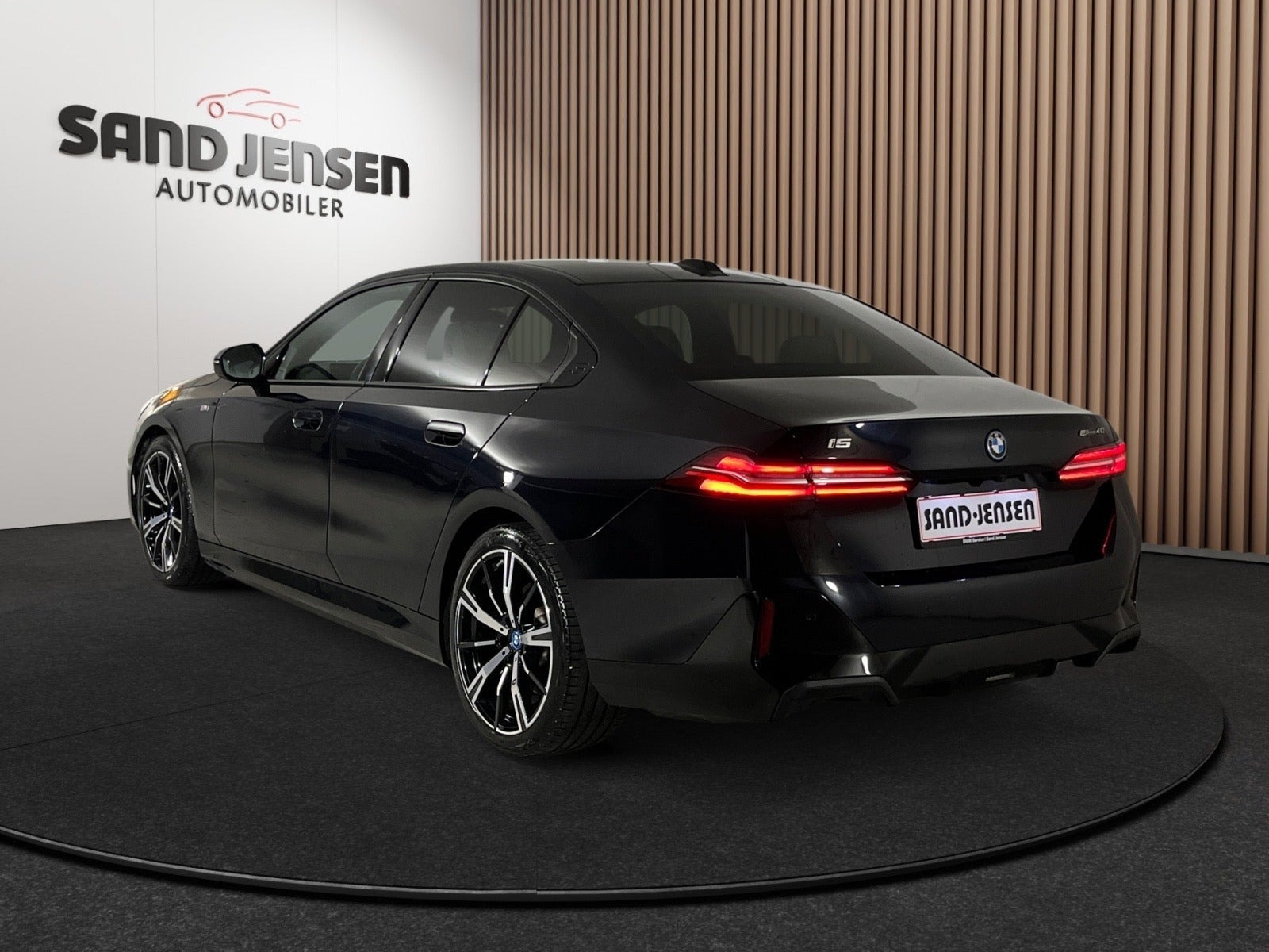 Sort BMW i5 fra 2024