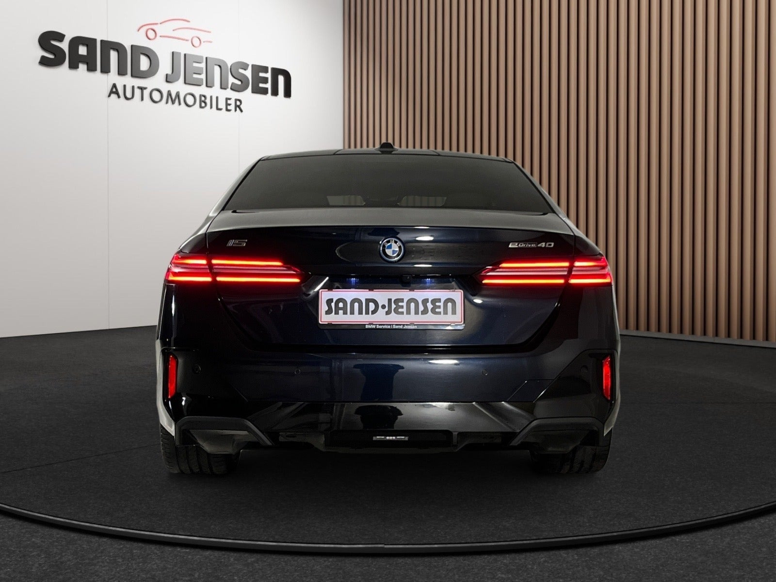 Sort BMW i5 fra 2024