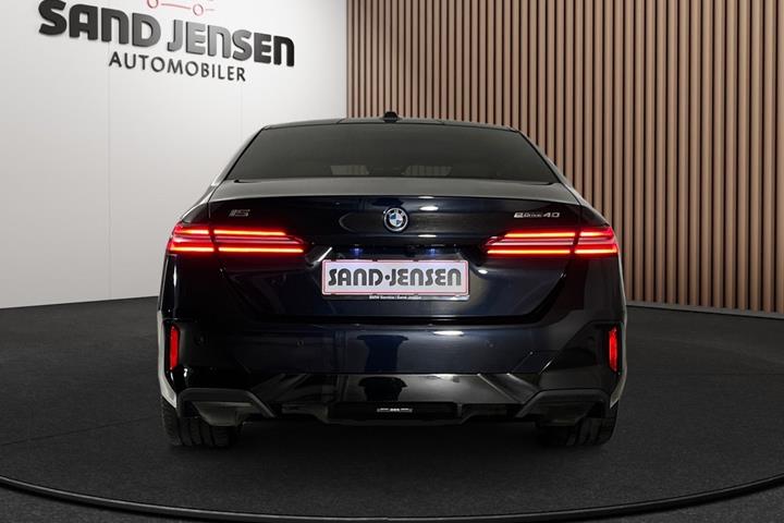 Sort BMW i5 fra 2024