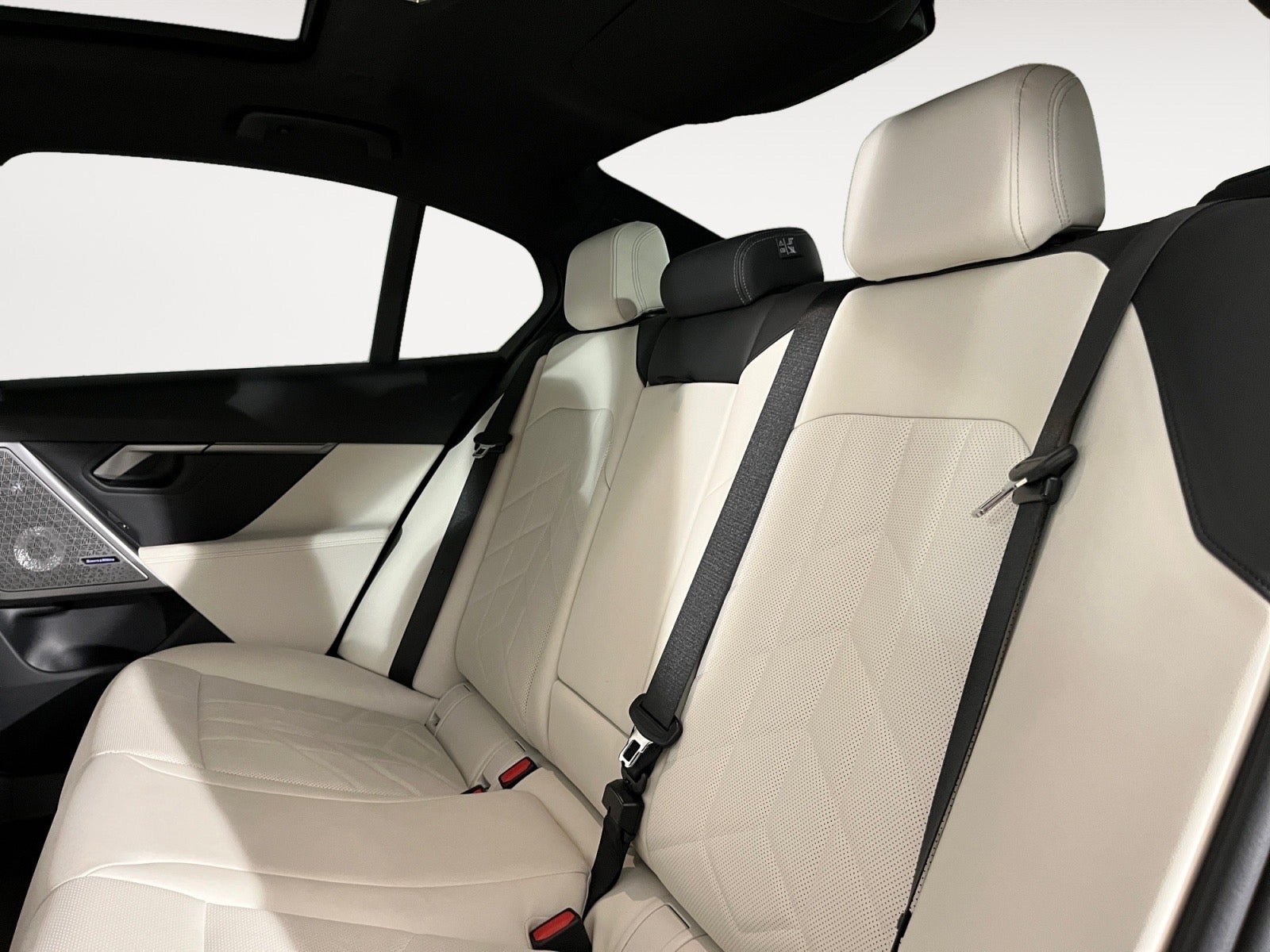 Sort BMW i5 fra 2024