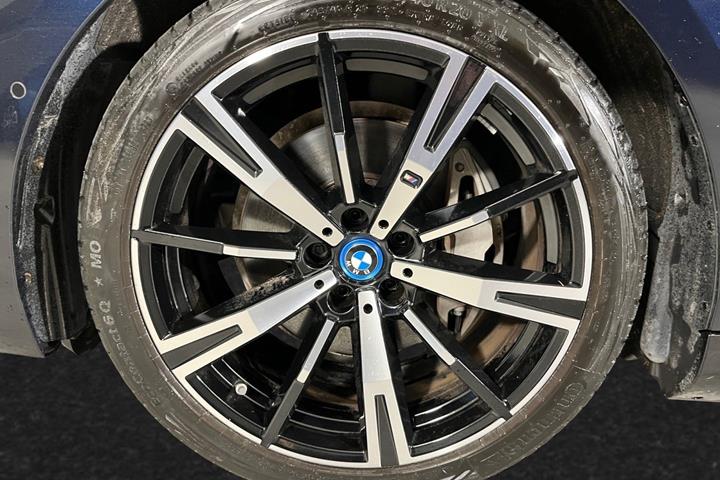 Sort BMW i5 fra 2024