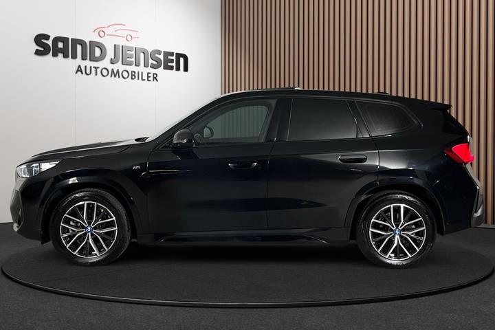 Sort BMW iX1 fra 2023