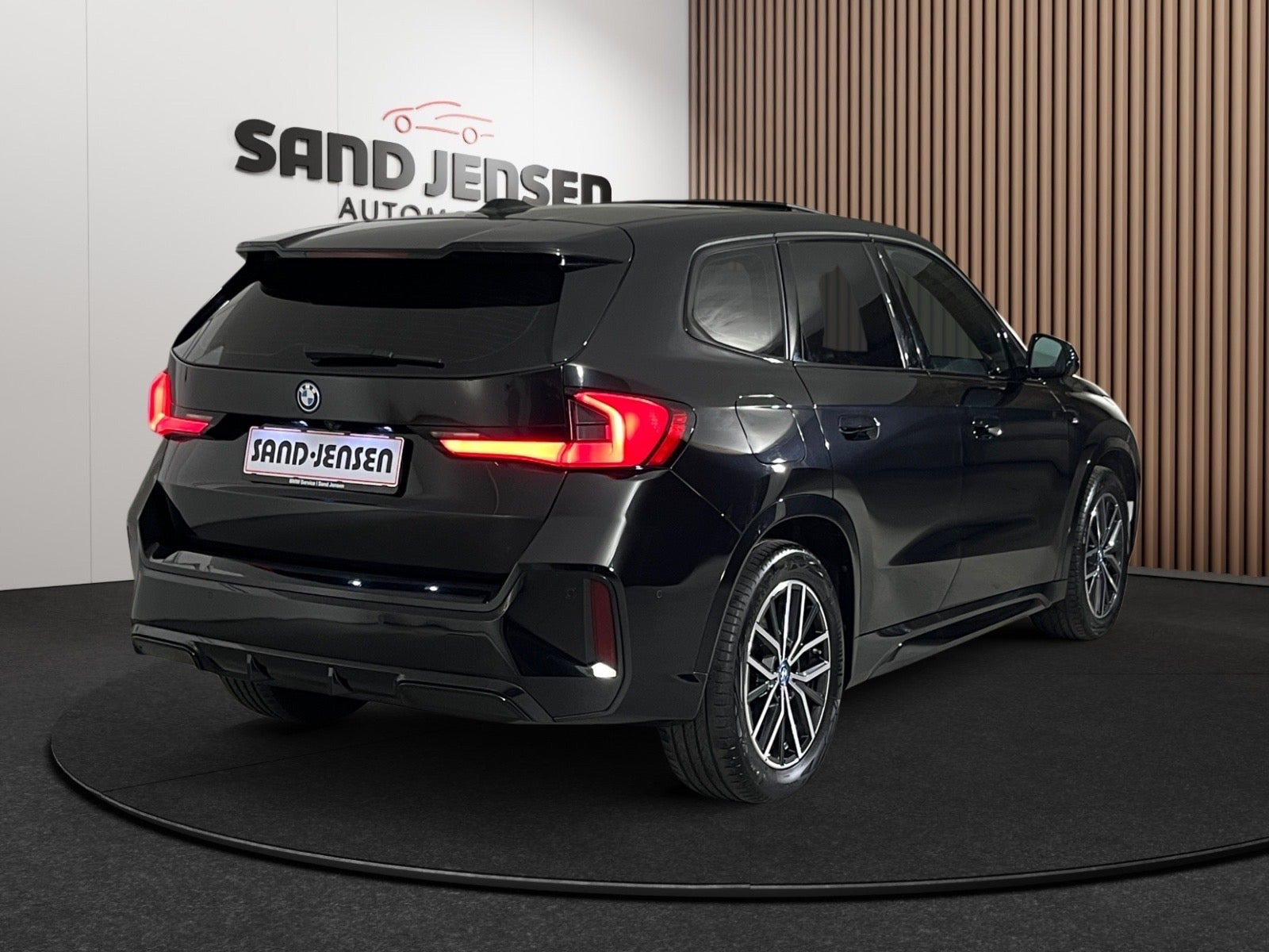 Sort BMW iX1 fra 2023