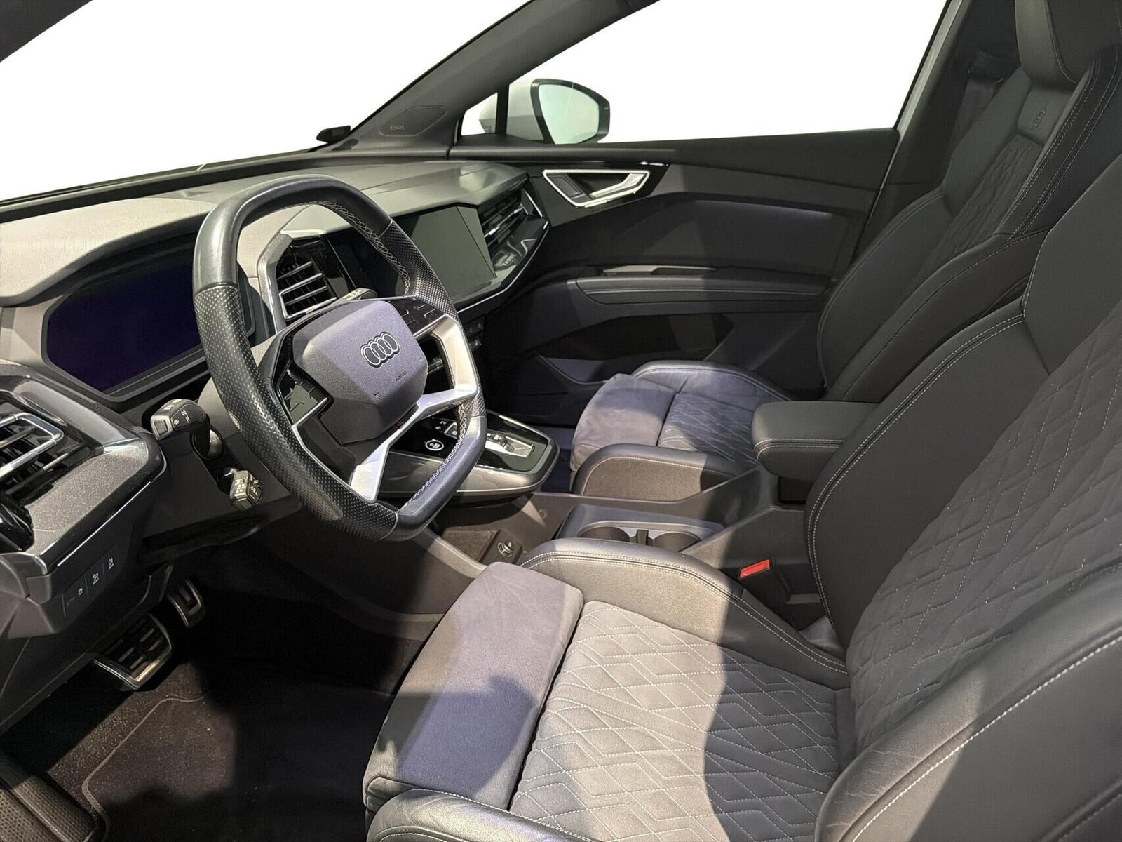 Hvid Audi Q4 e-tron fra 2022