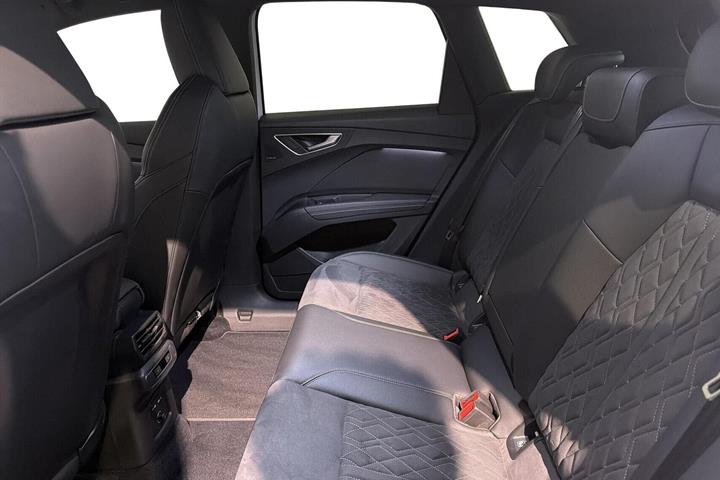 Hvid Audi Q4 e-tron fra 2022
