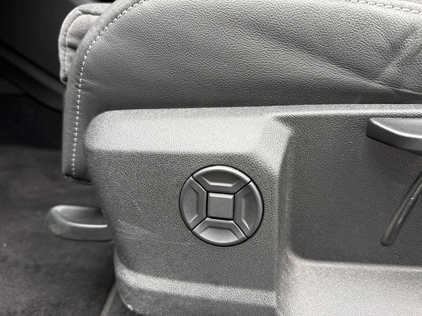 Hvid Audi Q4 e-tron fra 2022