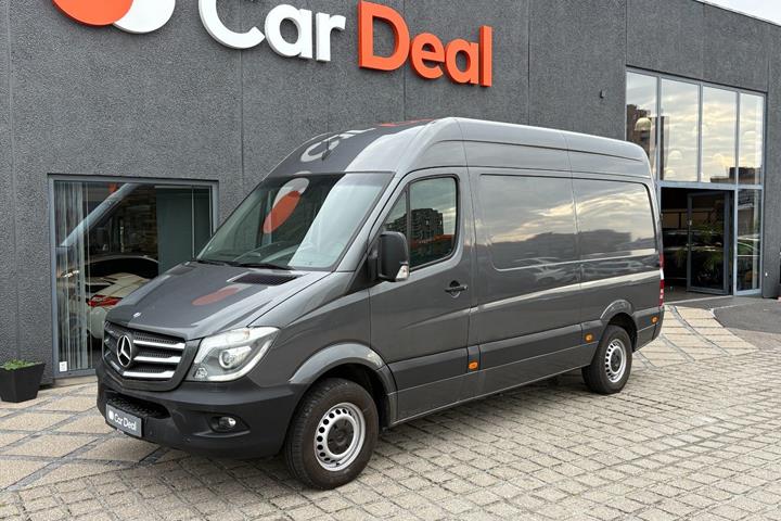 Grå Mercedes Sprinter 319 fra 2015