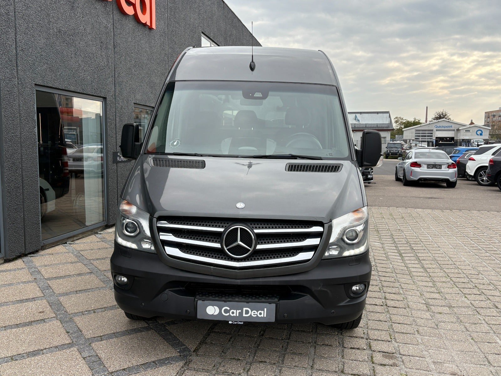 Grå Mercedes Sprinter 319 fra 2015