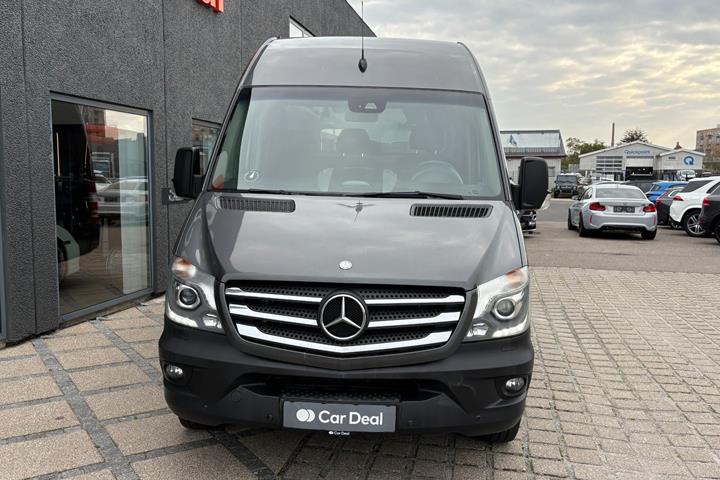 Grå Mercedes Sprinter 319 fra 2015