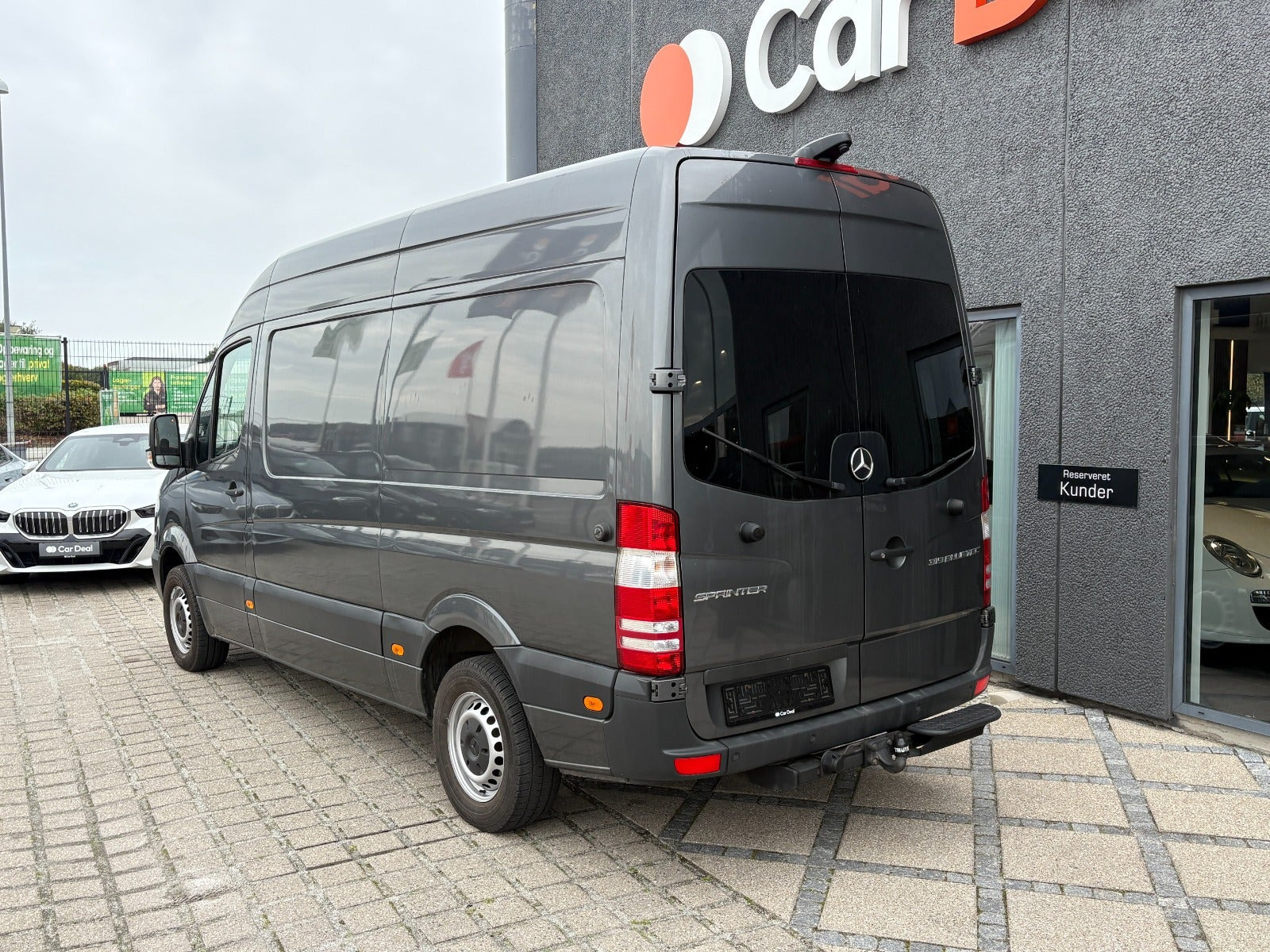 Grå Mercedes Sprinter 319 fra 2015