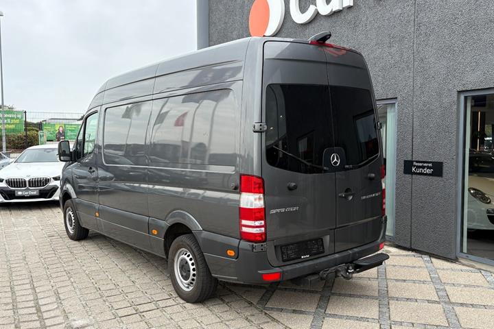 Grå Mercedes Sprinter 319 fra 2015