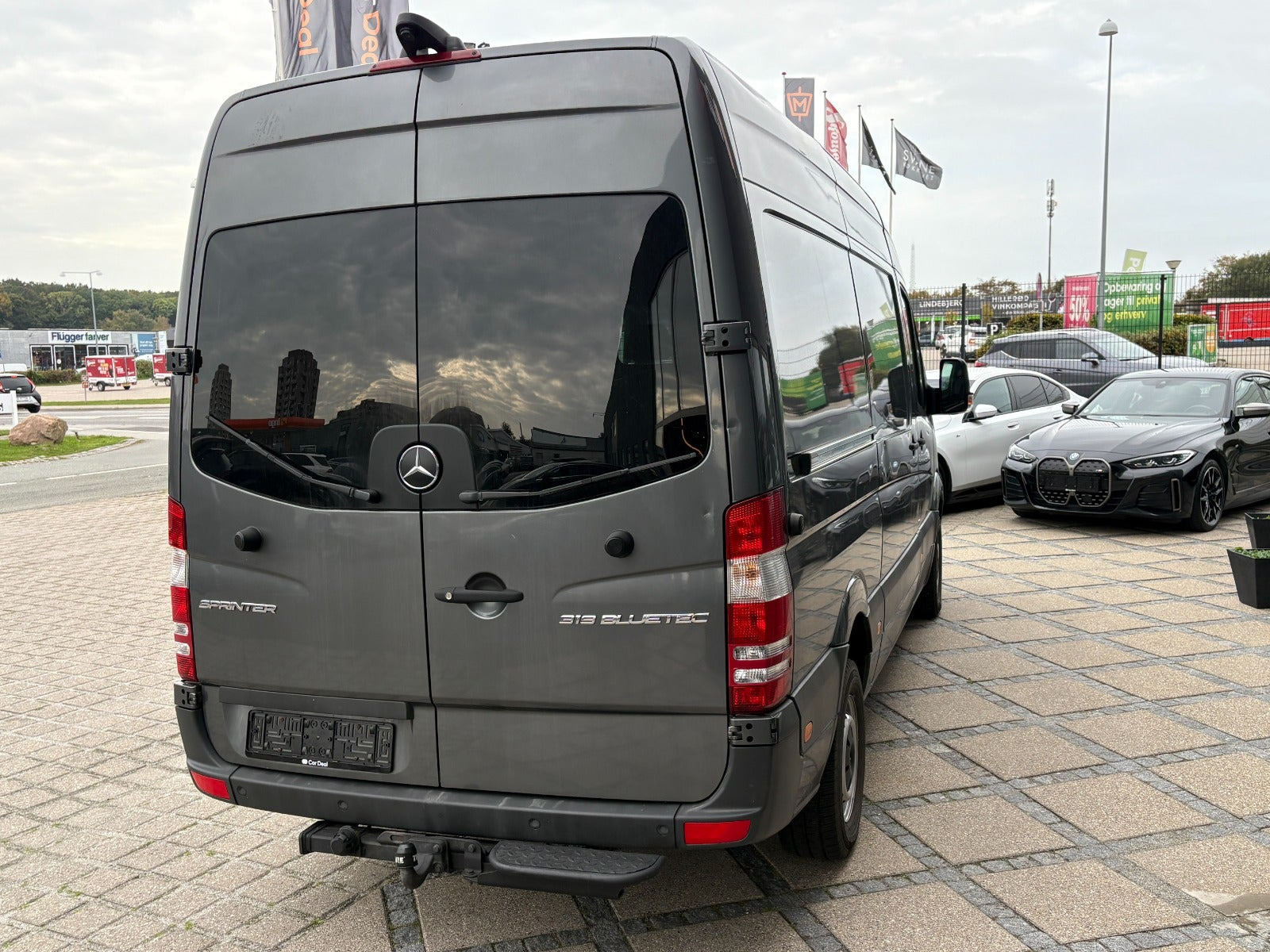 Grå Mercedes Sprinter 319 fra 2015