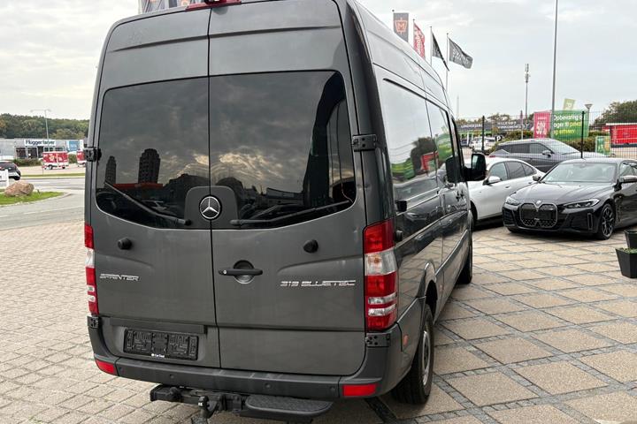 Grå Mercedes Sprinter 319 fra 2015