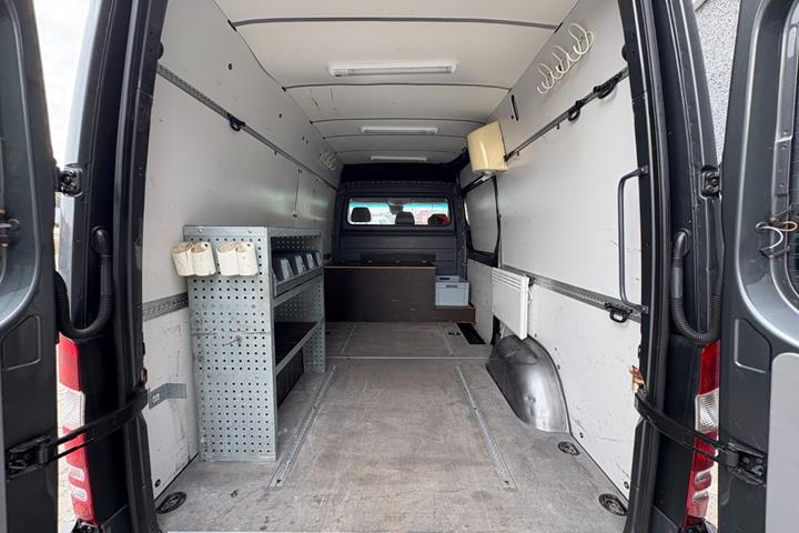 Grå Mercedes Sprinter 319 fra 2015