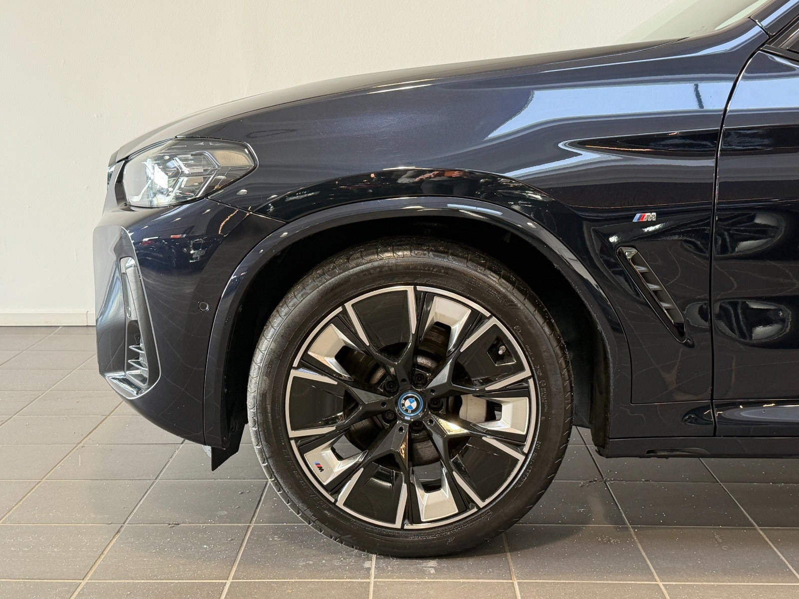 Sort BMW iX3 fra 2023
