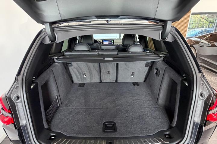 Sort BMW iX3 fra 2023