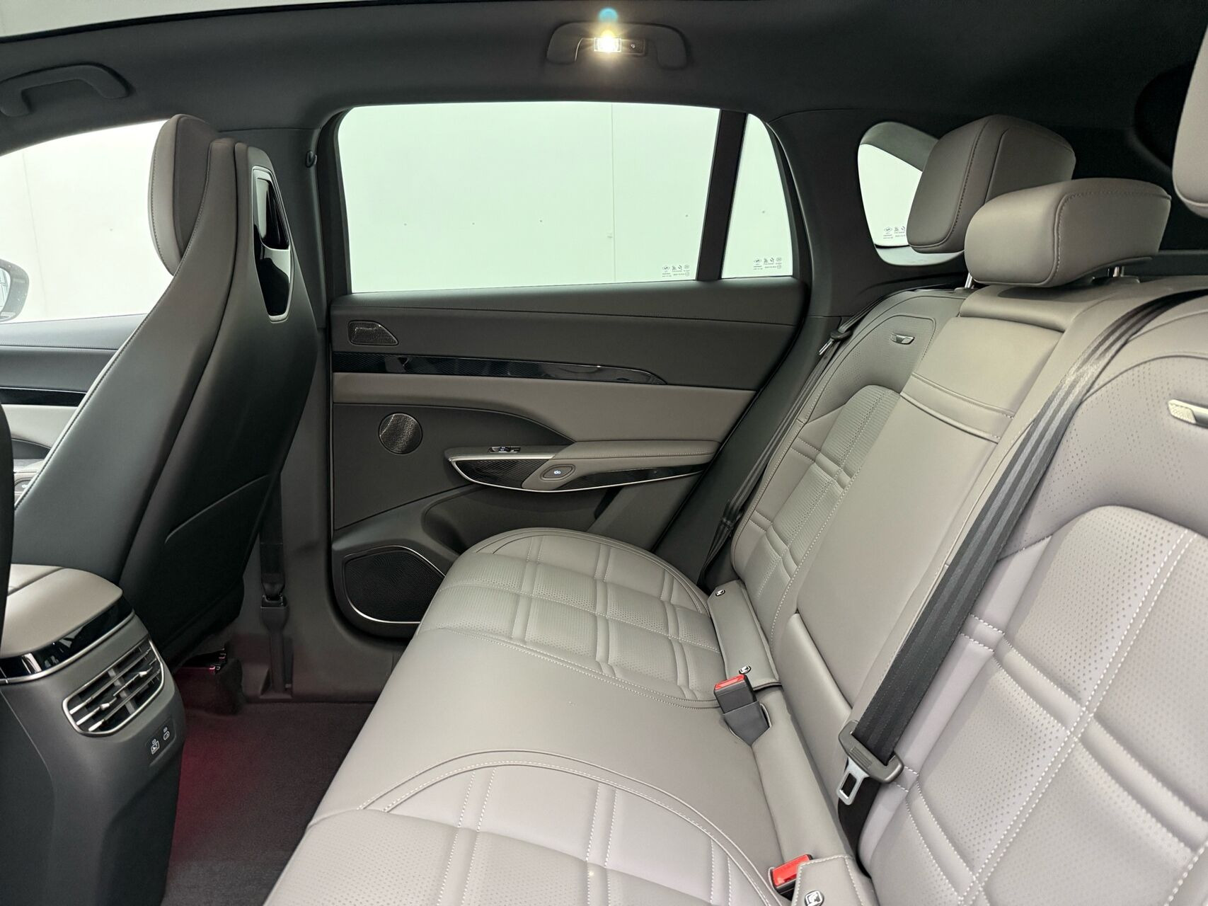 Grå Hongqi EHS7 fra 2025