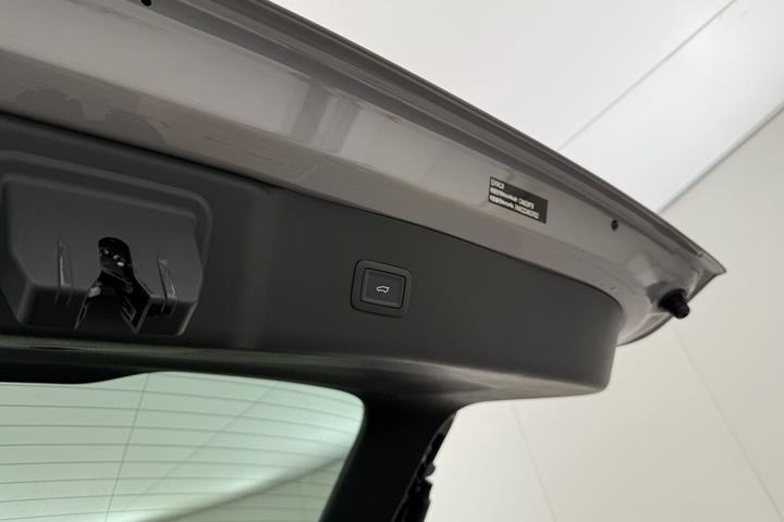 Grå Hongqi EHS7 fra 2025