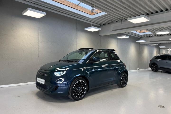 Grøn Fiat 500e fra 2023