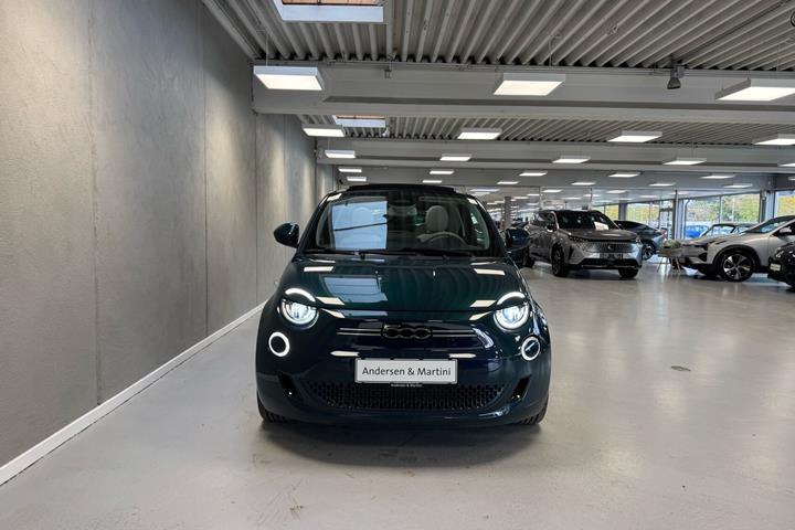 Grøn Fiat 500e fra 2023