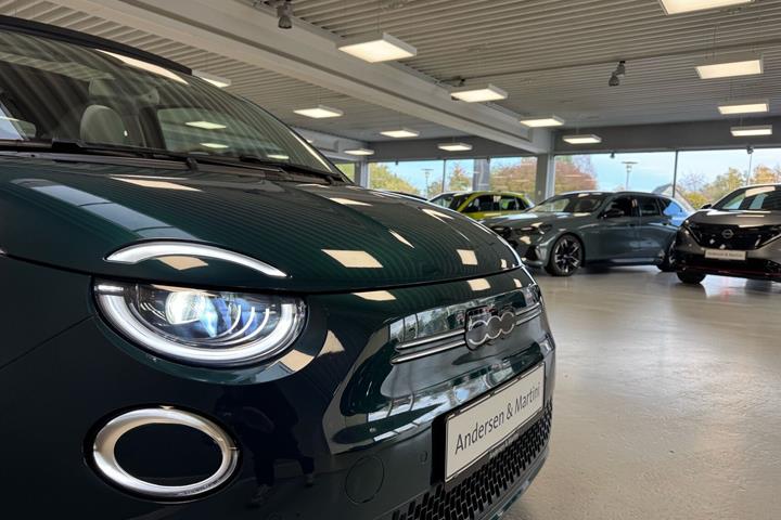 Grøn Fiat 500e fra 2023