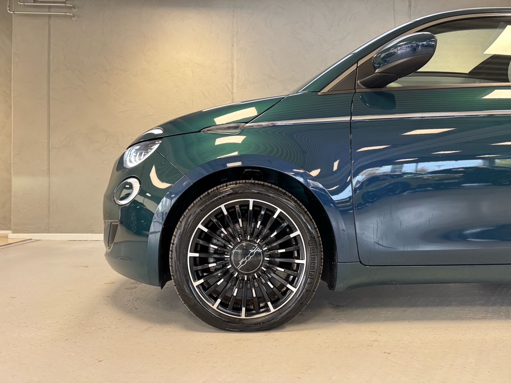 Grøn Fiat 500e fra 2023