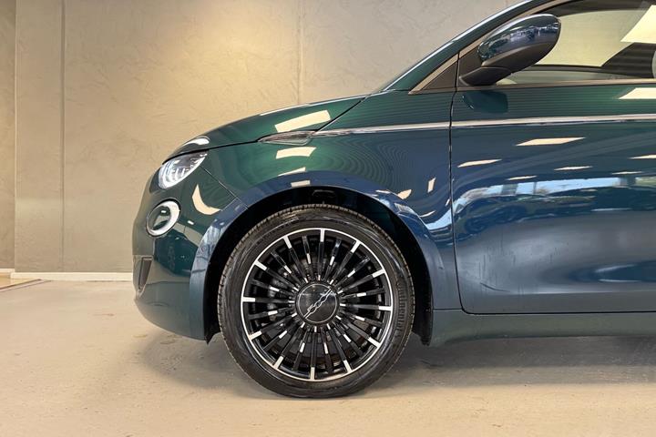 Grøn Fiat 500e fra 2023