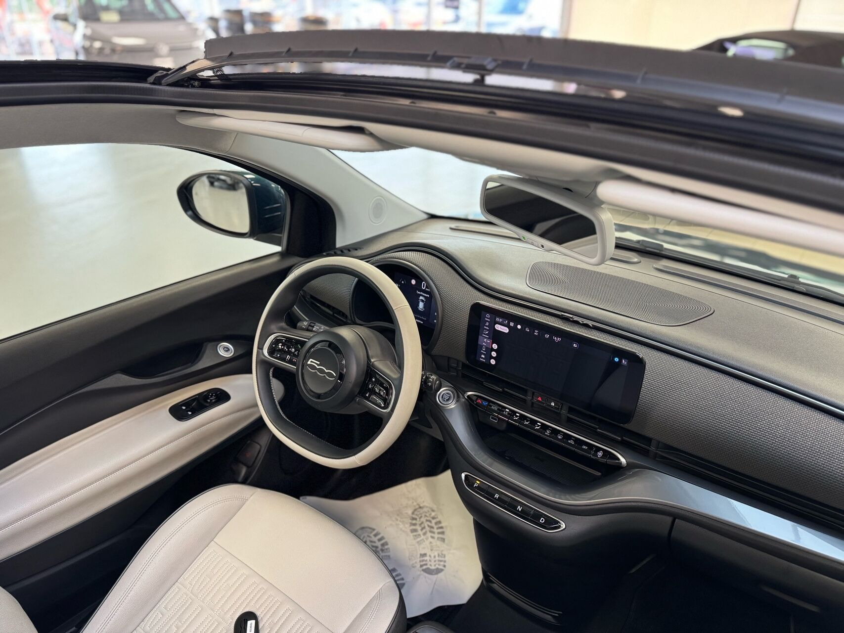 Grøn Fiat 500e fra 2023