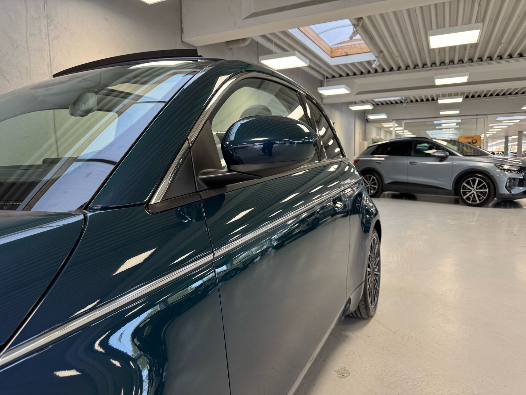 Grøn Fiat 500e fra 2023