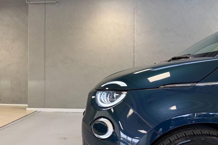Grøn Fiat 500e fra 2023