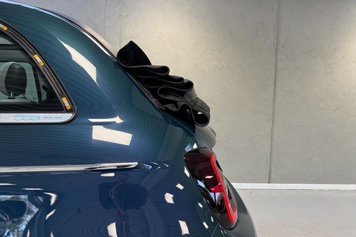 Grøn Fiat 500e fra 2023