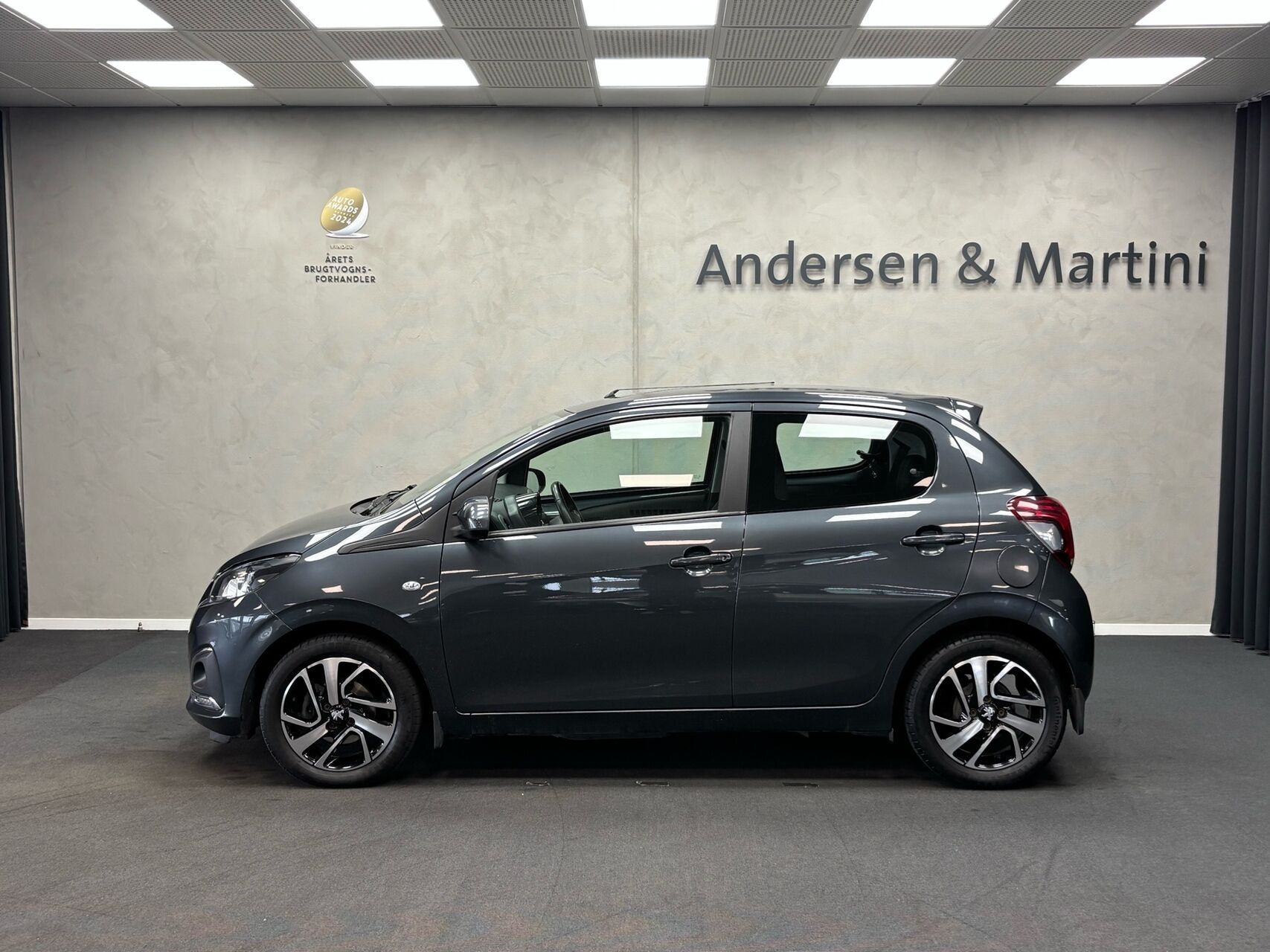 Grå Peugeot 108 fra 2019