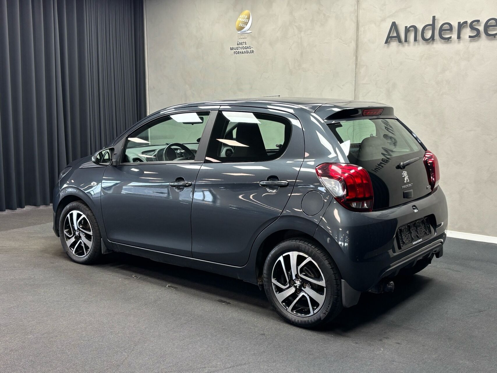 Grå Peugeot 108 fra 2019
