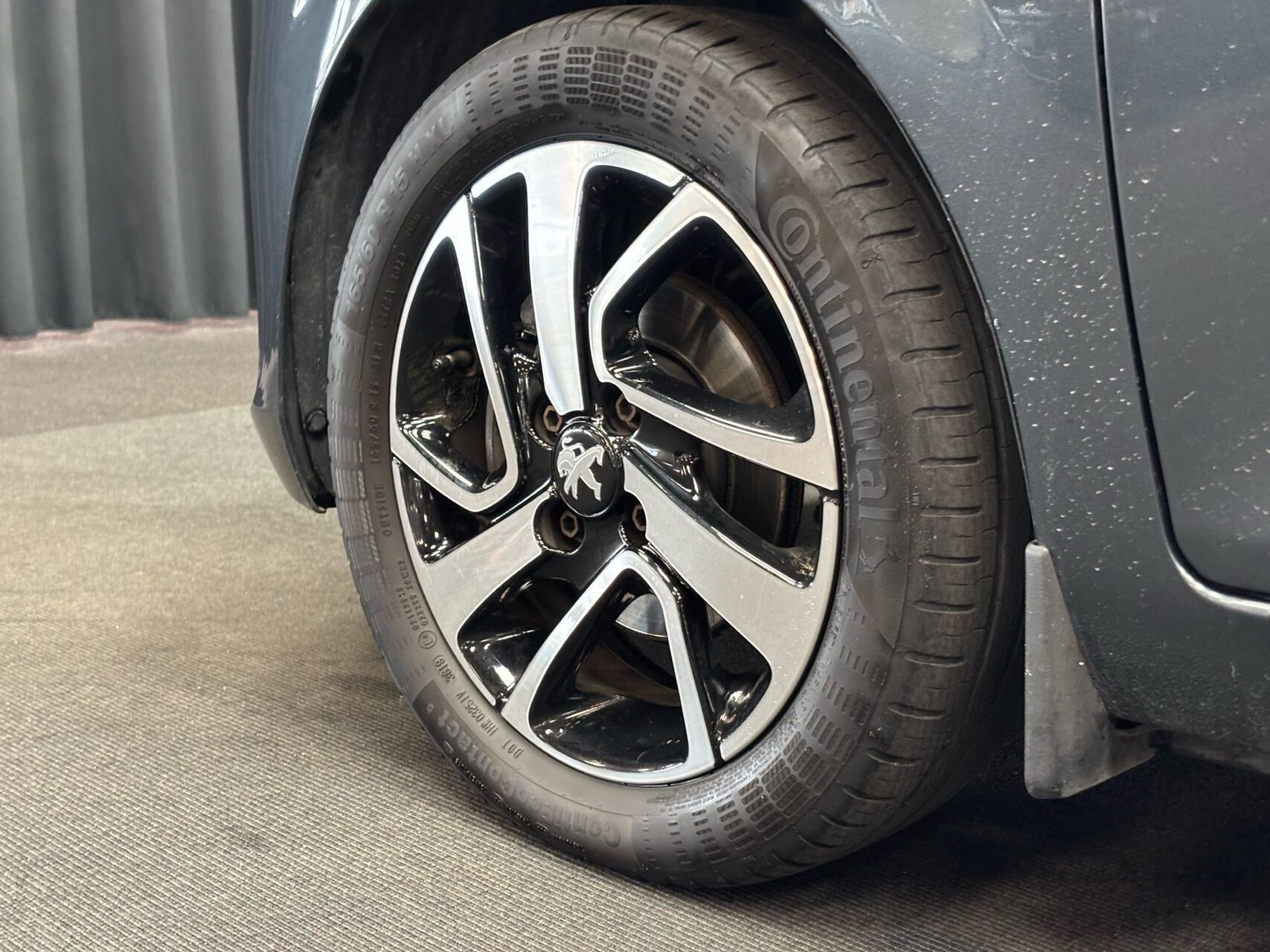 Grå Peugeot 108 fra 2019