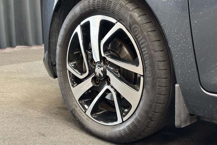 Grå Peugeot 108 fra 2019